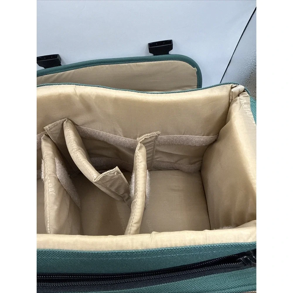 Quantaray Large Camera Bag Multi-Pockets, Dividers, Shoulder Strap Near Mint